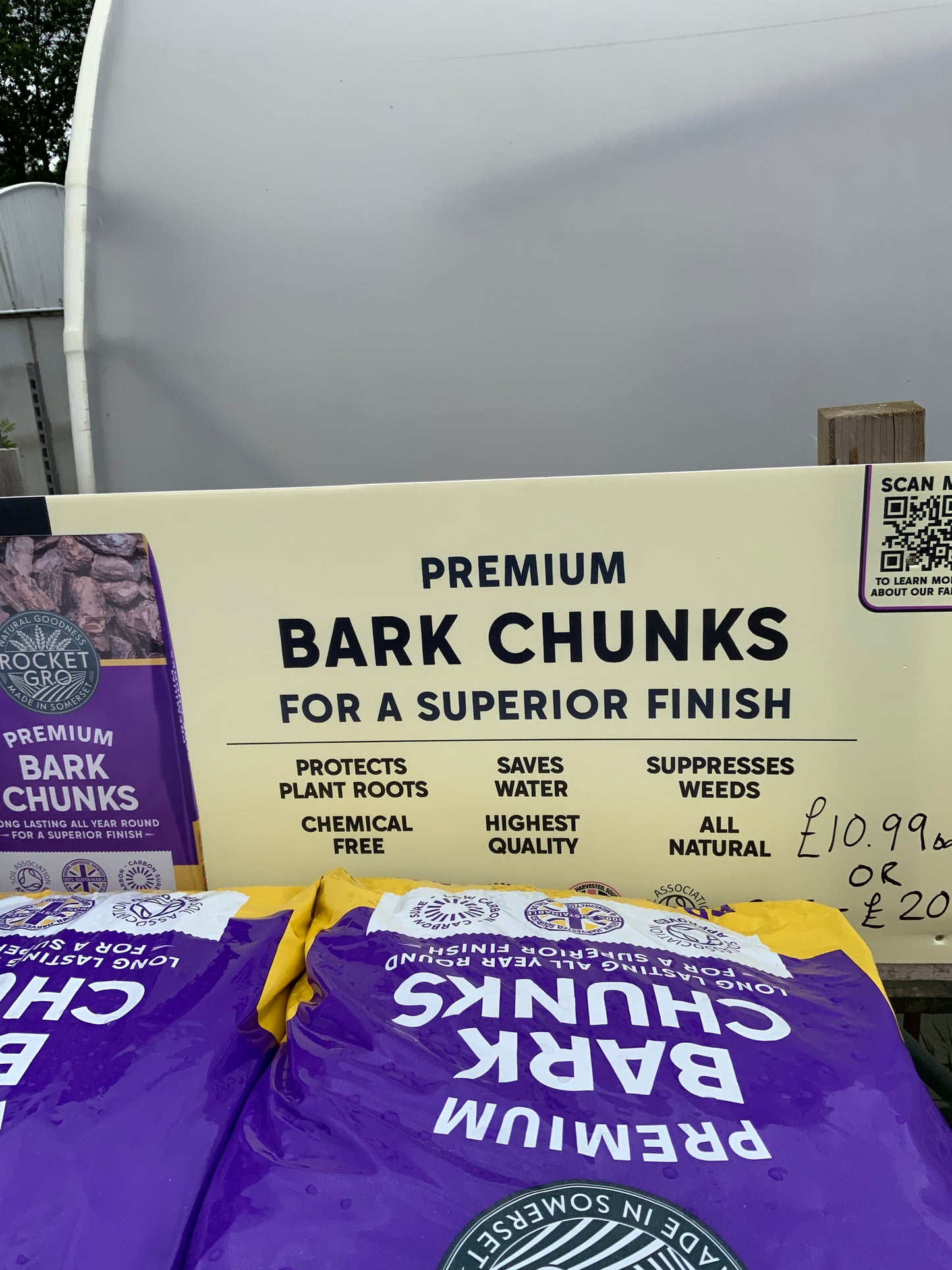 Rocket Gro Premium Bark Chunks for a superior finish